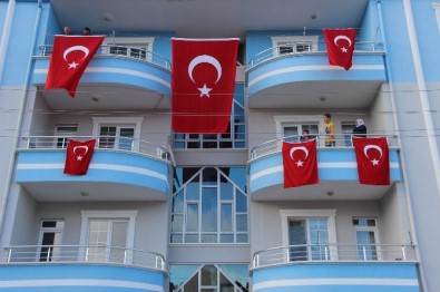 Şehidin Evi Türk Bayrakları İle Donatıldı