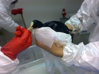 DENİZ UÇAĞI - Sızıntıdan Etkilenen Kuşlara Kuvözlü Tedavi