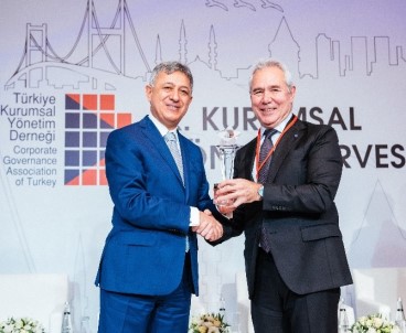 Türkiye Kurumsal Yönetim Derneği'nin 'Zirve' Ödülü Sahibini Buldu