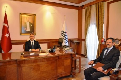 Yeni Göreve Başlayan Müdür Vekili Macit Malatya Valisi Toprak'ı Ziyaret Etti