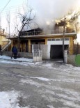 YENIKENT - 2 Katlı Ahşap Evin Küle Döndüğü Yangında Felçli Ev Sahibi Hayatını Kaybetti