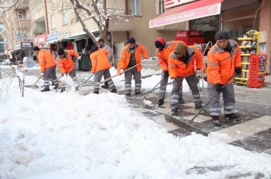 Aksaray Belediyesi, Karla Mücadelede Gece Gündüz Çalışıyor