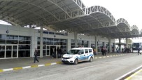 ANTALYA HAVALİMANI - Antalya Havalimanı'nda panik