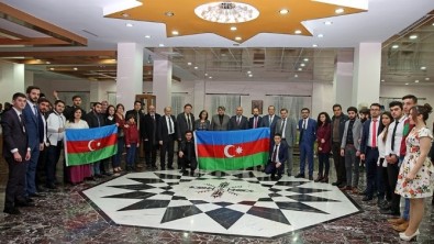 Azerbaycan Yüreğimde Bir Şahdamardır Gecesine Büyük İlgi