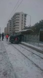 Jip Tramvay Durağına Daldı Açıklaması 1 Yaralı