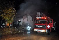 YAŞLI ÇİFT - Yaşlı Çiftin Evi Gece Yarısı Küle Döndü