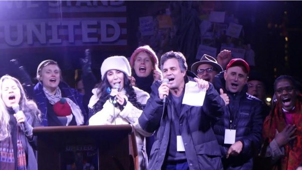 Ünlülerden Trump karşıtı gösteri