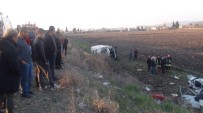 DURSUN KAYA - Ambulans İle Otomobil Çarpıştı, Aynı Aileden 5 Kişi Hayatını Kaybetti