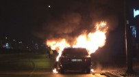 METRO İSTASYONU - Bursa'da Trafik Kazası Yapan Sürücü Aracını Ateşe Verdi