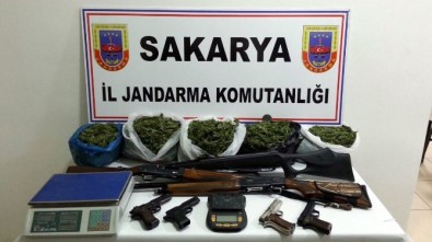 Jandarma Ekipleri Çok Sayıda Uyuşturucu Ve Silah Ele Geçirdi