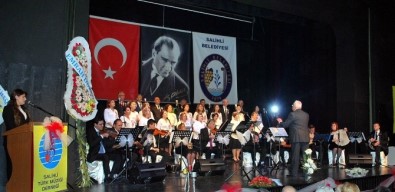 Salihlililer Türk Sanat Müziğine Doydu