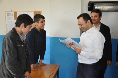 Silopi'de İş Adamları Köy Okulunda Karne Ve Oyuncak Dağıttı