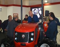 TARIM VE HAYVANCILIK FUARI - Tarım Fuarında Çiftçiler En Yeni Traktör Modellerini İnceledi