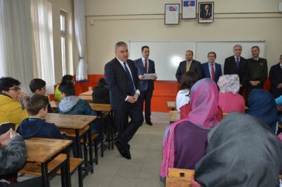 Vali Okur; 'Hedefimiz Uşak'ı Eğitim Öğretimde Türkiye 1. Yapmak'