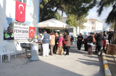 Şehitler İçin Urla'da Lokma Döküldü