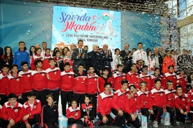 2016'Nın Başarılı Sporcuları İlkadım'da Ödüllendirildi