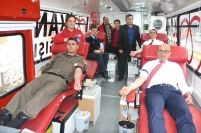 Altınovalılar'dan Kan Bağışına Destek