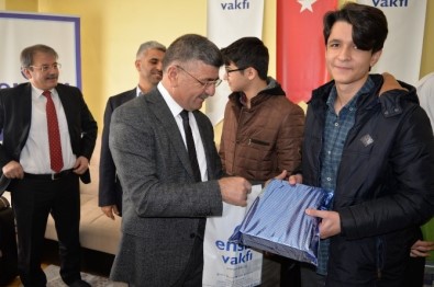 Başkan Akdoğan, TEOG'da Başarılı Olan Öğrencileri Ödüllendirdi