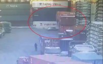 Dev Konteynırlar Otomobilin Üzerine Devrildi