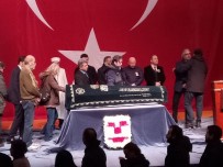 KEREM YILMAZER - Usta Oyuncu Ayberk Atilla İçin Kerem Yılmazer Sahnesi'nde Tören Düzenlendi