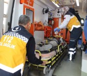 MUSTAFA KARATAŞ - Adıyaman'da İnşaattan Düşen 2 İşçi Yaralandı