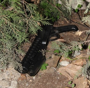 Bahçeye Atılmış Suiksat Silahı Bulundu