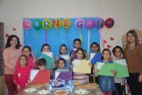 MESUT ÖZAKCAN - Başkan Amcadan Öğrencilere Karne Hediyesi