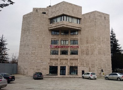 Bir Zamanların ANAP Genel Merkezi'nin Arazisinde İcra Tartışması