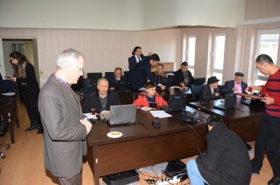 Dinar'da 40 Yaş Ve Üzeri Vatandaşlara Bilgisayar Eğitimi Verildi