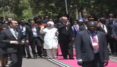 Erdoğan, Tanzanya'da top atışlarıyla karşılandı