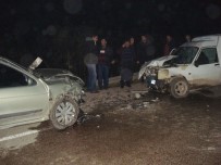 ŞERİT İHLALİ - Kafa Kafaya Çarpıştılar 3 Kişi Yaralandı