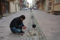 AYDINLATMA DİREĞİ - Şehzadeler Belediyesi Bedesten'in Çevresini Aydınlatıyor