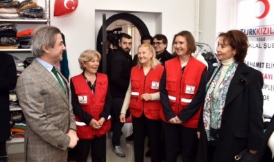 Türk Kızılayı Sevgi Mağazası Beyoğlu'nda Açıldı
