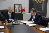 ŞEREF ÖZDEMIR - Vali Kamçı İle Hayırsever Özdemir Ailesi Arasında Okul Protokolü İmzalandı