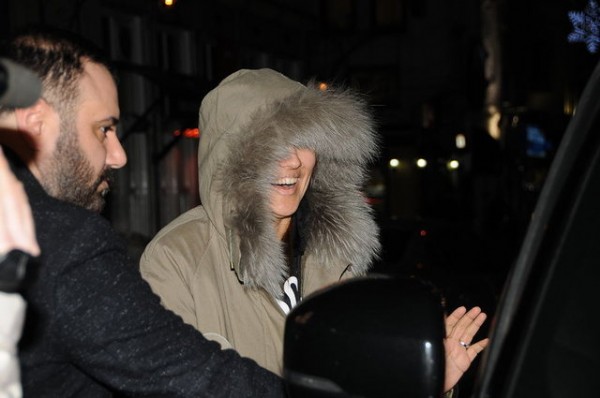 Demet Akalın makyajsız yakalandı