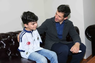 Milli Futbolcu Emre Belözoğlu, Engelli Sporcularla Buluştu