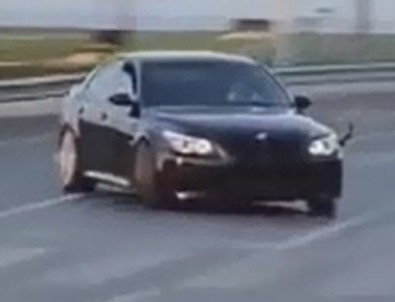 Trafik magandasından polise yakalanmamak için ilginç yöntem