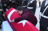 Polis Cenazesinde İlginç Olay