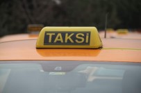 İSTANBUL TAKSİCİLER ESNAF ODASI - Taksiciler, 8 Lira 75 Kuruş İndi Bindi Parasını Protesto Etti