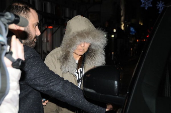 Demet Akalın makyajsız yakalandı