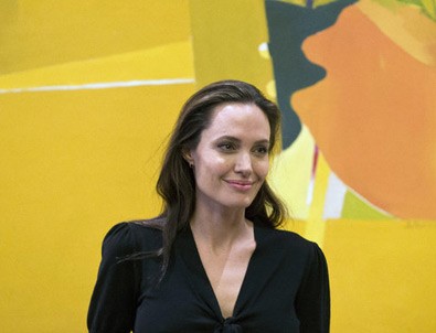 Angelina Jolie, reklam gelirini hayır kurumuna bağışlayacak