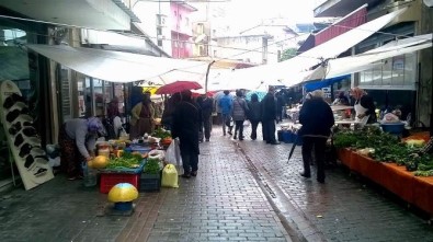 Aydın'da Yağış Pazarcı Esnafına Tezgah Açtırmadı