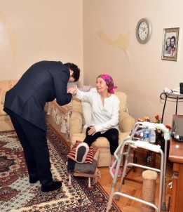 Başkan Hazinedar, Fatma Girik'i Evinde Ziyaret Etti