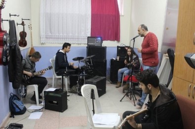 Başkan Karaçoban'dan Genç Müzisyenlere Destek