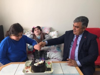 Başkan Özgüven'den, Gülce'ye Doğum Günü Sürprizi