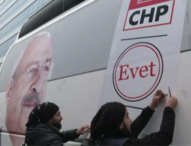 CHP, otobüslerinden 'Evet' mührünü kaldırttı