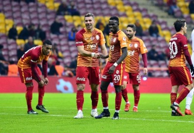 TT Arena'da 300'E Kaldı 3
