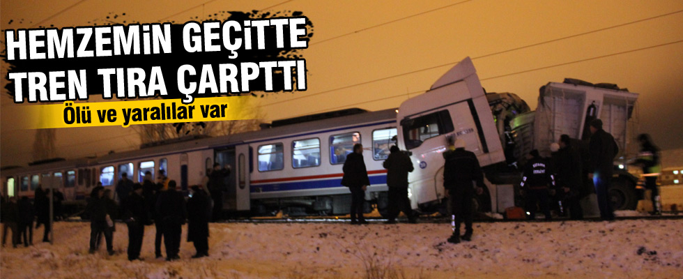 Yolcu treni tıra çarptı