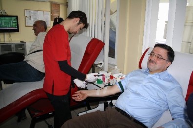 Yozgat AK Parti Milletvekili Başer, Kan Bağışında Bulundu
