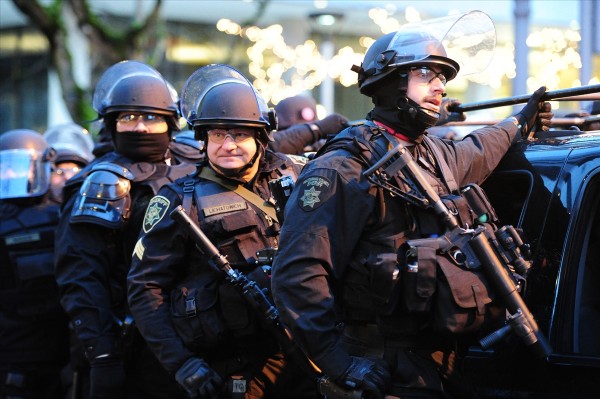 Trump karşıtı gösterilerde 6 gazeteciye gözaltı